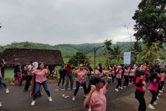 Ganjar Muda Padjajaran Gelar Lomba Kearifan Lokal, Warga Guyub Kompak, Adem - JPNN.COM