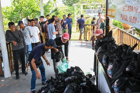Ratusan Petani Banten Serbu Bazar Sembako Murah dari Sukarelawan Sandi Uno - JPNN.COM