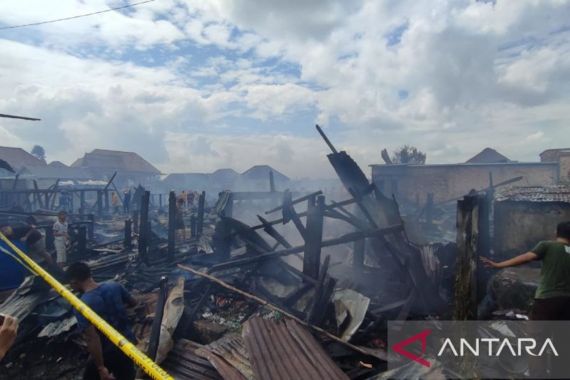 Polisi Usut Penyebab Kebakaran Puluhan Rumah di Gandus Palembang - JPNN.COM
