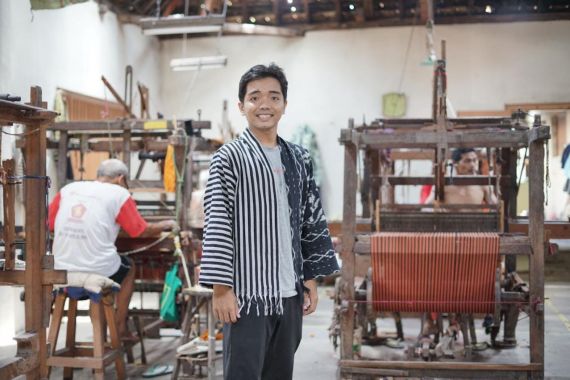 Kisah Nur Salam, Pengusaha Asal Banyumas Membangun Bisnis Tenun Indonesia - JPNN.COM