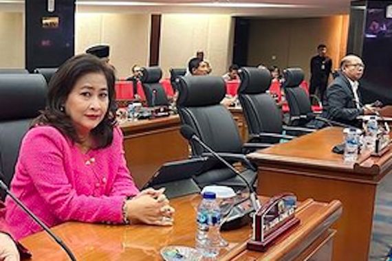 Cinta Mega Diduga Main Slot Saat Rapat DPRD, PDIP Gelar Rapat Bahas Sanksinya - JPNN.COM