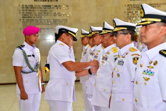 KSAL Pimpin Sertijab 4 Perwira Tinggi TNI AL, Berikut Daftar Namanya - JPNN.COM