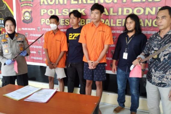 Dua Pemuda Bersenjata di Palembang Ditangkap Polisi, Ini Niat Jahat Mereka - JPNN.COM