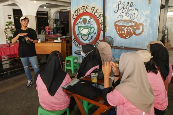 Srikandi Ganjar Adakan Kelas Fotografi untuk Perempuan Milenial di Banjar Baru - JPNN.COM