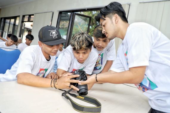 Pemuda Mahasiswa Pendukung Ganjar Gelar Pelatihan Fotografi di Garut - JPNN.COM