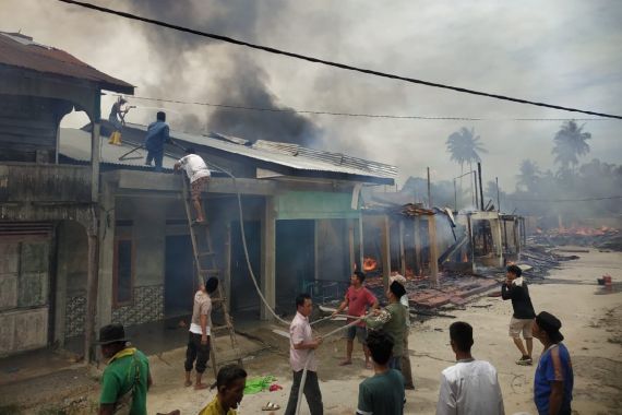 30 Rumah Hangus Gegara Kebakaran di Rohil - JPNN.COM