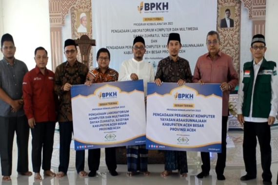 2 Lembaga Pendidikan di Aceh Terima Bantuan 55 Unit Komputer dari BPKH - JPNN.COM