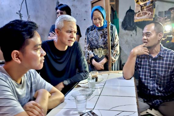Demi Temui Ribuan Warga Bogor, Ganjar Pranowo Menginap di Rumah Kakaknya di Cibinong - JPNN.COM