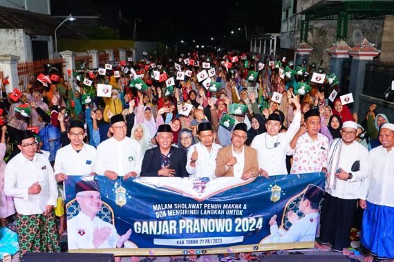 Saga dan Masyarakat di Tuban Gelar Malam Selawat untuk Doakan Ganjar Pranowo - JPNN.COM