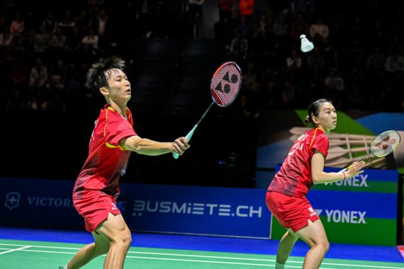Memutus Tren Buruk, Jiang Zhen Bang/Wei Ya Xin Juara Indonesia Open 2024, Senior Jadi Korban - JPNN.COM