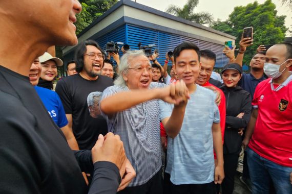 Olahraga Bareng Ganjar, Gibran dan Panda Nababan Tampak... - JPNN.COM