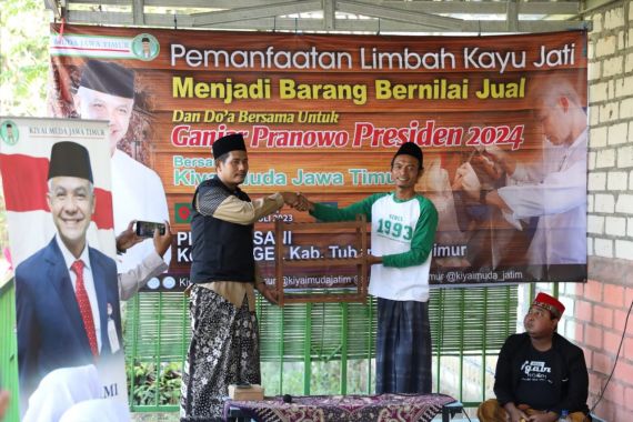 Kiai Muda Dukung Ganjar Gelar Pelatihan Pemanfaatan Limbah Kayu Jati di Tuban - JPNN.COM