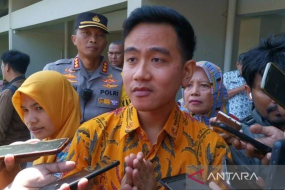 Arief Budiman: Posisi Gibran Sebagai Wapres Bukan Ban Serep - JPNN.COM