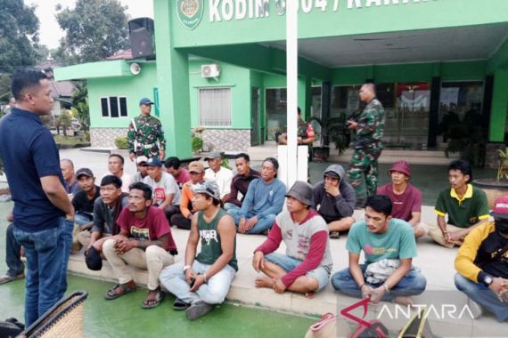 Letkol Makhdum Kerahkan Prajurit TNI Menggerebek Judi Sabung Ayam, Pelakunya - JPNN.COM