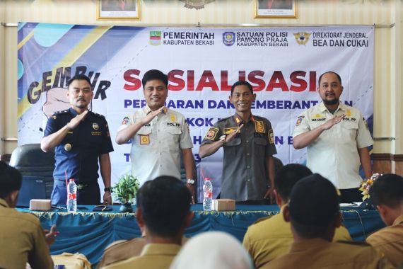 Gandeng Satpol PP, Bea Cukai Bekasi Sosialisasikan Ketentuan Cukai di Bojongmangu - JPNN.COM