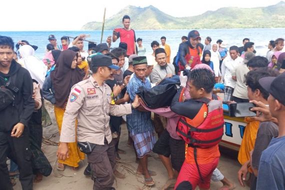 1 Korban Terseret Ombak di Lombok Barat Ditemukan Sudah Meninggal, 1 Lagi Masih Dicari - JPNN.COM