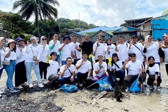 Pegadaian Ikut Bersih-Bersih Pantai Melawai Balikpapan Lewat BUMN Environmental Movement - JPNN.COM