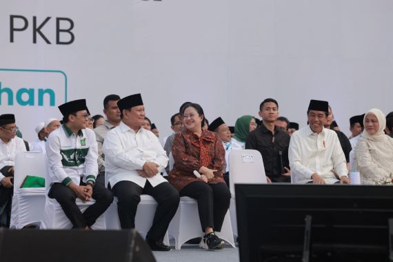 Prabowo Satu-satunya Menteri yang Duduk Bareng Jokowi di Harlah ke-25 PKB - JPNN.COM
