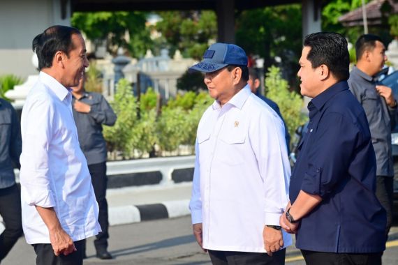 Terungkap, Ini Alasan Jokowi Ajak Erick Thohir dan Prabowo ke PT Pindad, Oalah - JPNN.COM