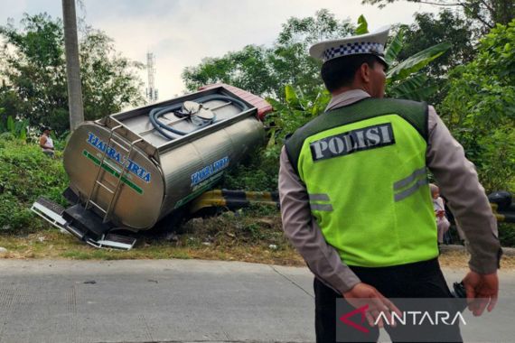 Truk Tangki Tabrak Mobil dan 3 Pemotor di Semarang, 1 Korban Tewas - JPNN.COM
