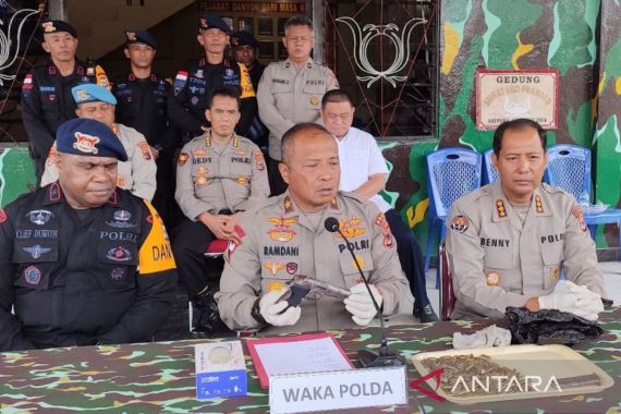 Senjata Api Hilang, Anggota Polsek Homeyo Diperiksa Propam Polda Papua - JPNN.COM