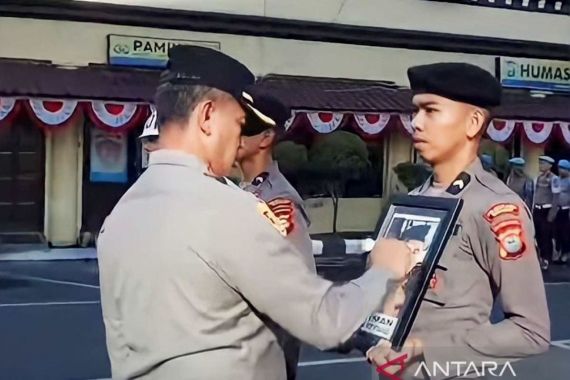 4 Polisi di Makassar Dipecat Secara Tidak Hormat, Kelakuan Mereka Bikin Malu Polri - JPNN.COM