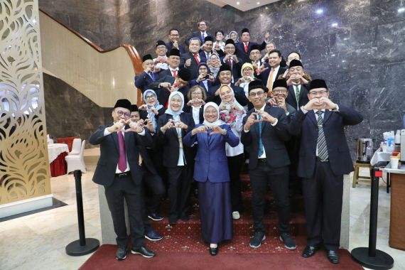 HUT ke-76 Kemnaker, Menaker Ida Fauziyah: Jadikan Momentum untuk Terus Perbaiki Kinerja - JPNN.COM