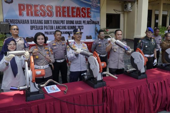 510 Knalpot Brong Sitaan Satlantas Polresta Pekanbaru Dimusnahkan, Lihat - JPNN.COM