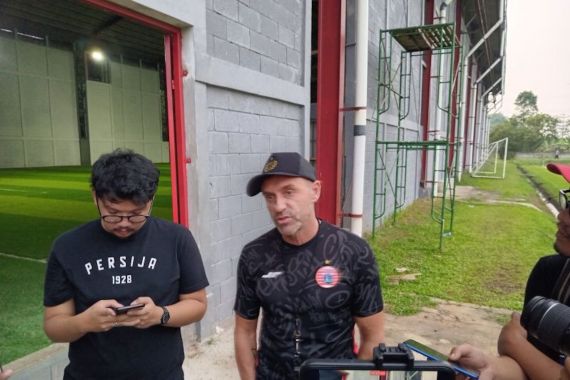 Ikut Pendidikan Kepolisian, Ferarri Tinggalkan Tim Selama Pelatihan, Thomas Doll Kecewa - JPNN.COM