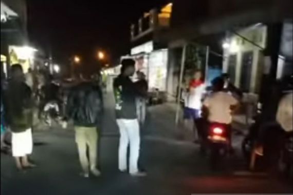 Brutal! Gerombolan Geng Motor Bacok Pedagang di Sukabumi, Ini Kata Polisi - JPNN.COM