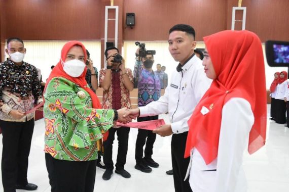 304 Guru PPPK di Bandar Lampung Dilantik, Begini Pesan Wali Kota Eva Dwiana - JPNN.COM
