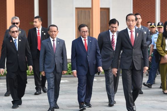 Didampingi Luhut, Jokowi Bertolak ke China, Apa Agendanya? - JPNN.COM