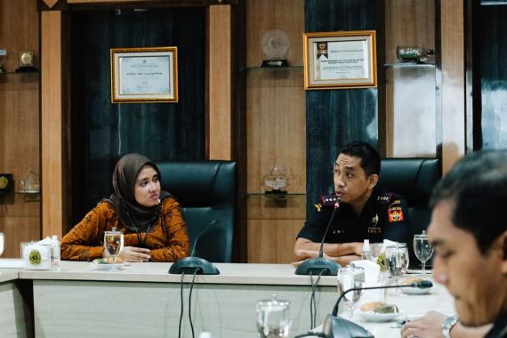 Bea Cukai Tanjung Perak Dukung Penataan Ekosistem Logistik Nasional - JPNN.COM