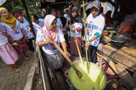 Gardu Ganjar Ikut Melestarikan Tradisi Ngabubur Suro Bersama Warga Pandeglang - JPNN.COM