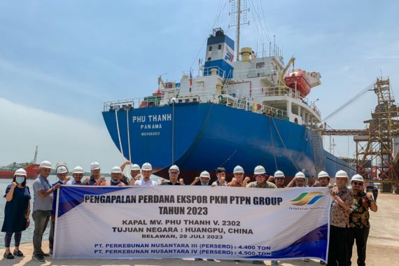 Holding Perkebunan Nusantara Ekspor Perdana Palm Kernel Expeller ke China Rp 18,2 Miliar - JPNN.COM