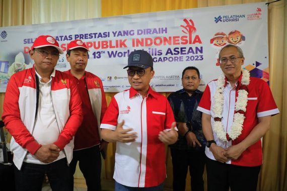 Sambut Kedatangan Delegasi RI Peraih Juara Umum 13th WSA, Sekjen Kemnaker Sampaikan Hal Ini - JPNN.COM