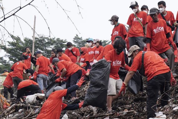 Ratusan Pemuda Tangsel Ikut Aksi Buser Sampah PSI - JPNN.COM