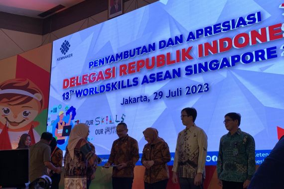 Indonesia Juara Umum Worldskills ASEAN 2023, Menaker Ida: Ini jadi Hadiah HUT RI - JPNN.COM