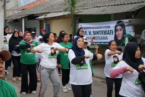 Sukarelawan Sintawati Gelar Aksi Sosial untuk Warga Jaksel   - JPNN.COM
