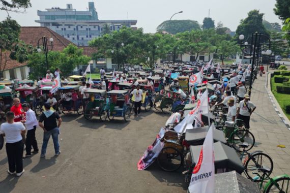 Ratusan Tukang Becak Deklarasikan Dukungan Kepada Ganjar Pranowo - JPNN.COM