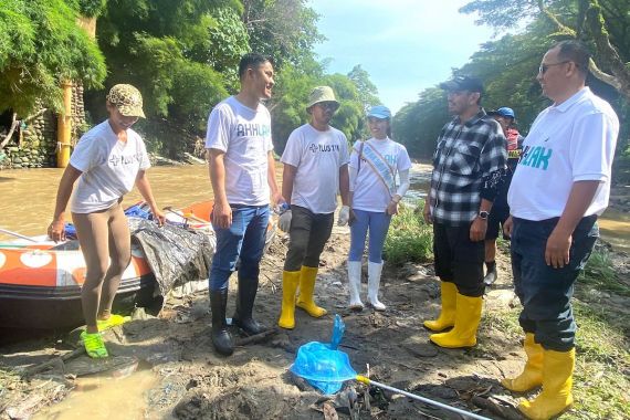 Ajak Masyarakat Medan Bersih-bersih Sungai, Pegadaian Berhasil Kumpulkan 1,6 ton Sampah - JPNN.COM