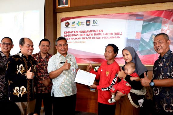 Pastikan Bayi Baru Lahir Terima Bantuan, Kemensos Dampingi Pemda Meregistrasi Kependudukan - JPNN.COM