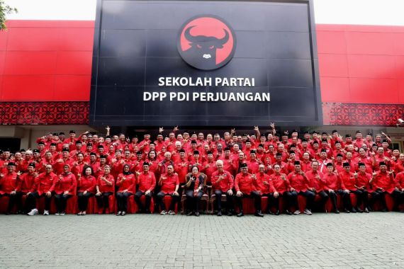 Bu Mega Kumpulkan Unsur Penting PDIP se-Indonesia, Ganjar juga Hadir, Ada Apa? - JPNN.COM