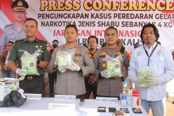 Kompak Selundupkan 4 Kg Sabu-Sabu dari Malaysia, Pasutri di Bengkalis Ditangkap Polisi - JPNN.COM
