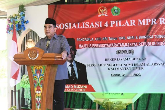 Wakil Ketua MPR Ahmad Muzani Ajak Para Santri Bijak Menentukan Pilihan di Pemilu 2024 - JPNN.COM