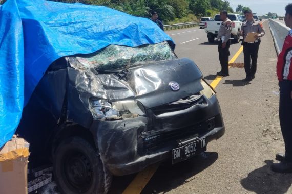 Kecelakaan Maut di Tol Pekanbaru-Dumai, Pengemudi Grand Max Tewas - JPNN.COM