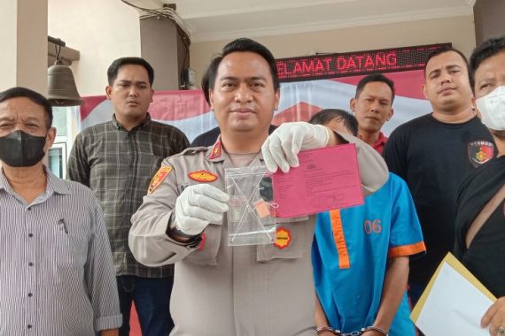 Polsek Ilir Barat II Palembang Tangkap Pria Bawa Sabu-Sabu - JPNN.COM