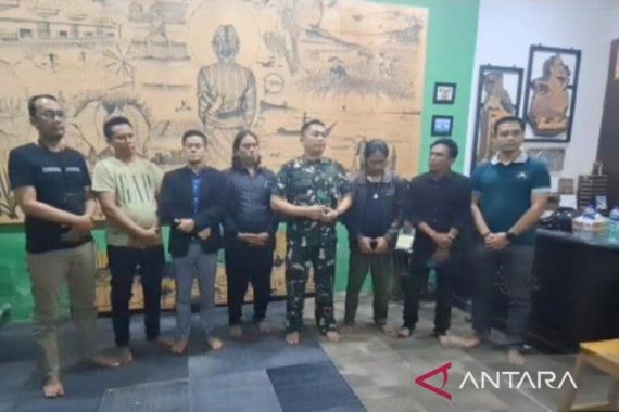 4 Oknum TNI AL Aniaya Wartawan, Danlanal Minta Maaf - JPNN.COM
