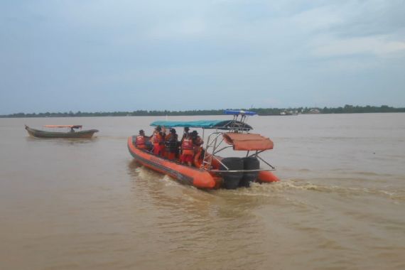 Disambar Petir, Nelayan di Inhil Hilang Tenggelam di Sungai Batang Gangsal - JPNN.COM