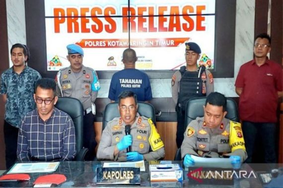 Tersangka Pengepul Pasir Zirkon Ilegal Ditangkap Polres Kotawaringin Timur, Ini Barang Buktinya - JPNN.COM